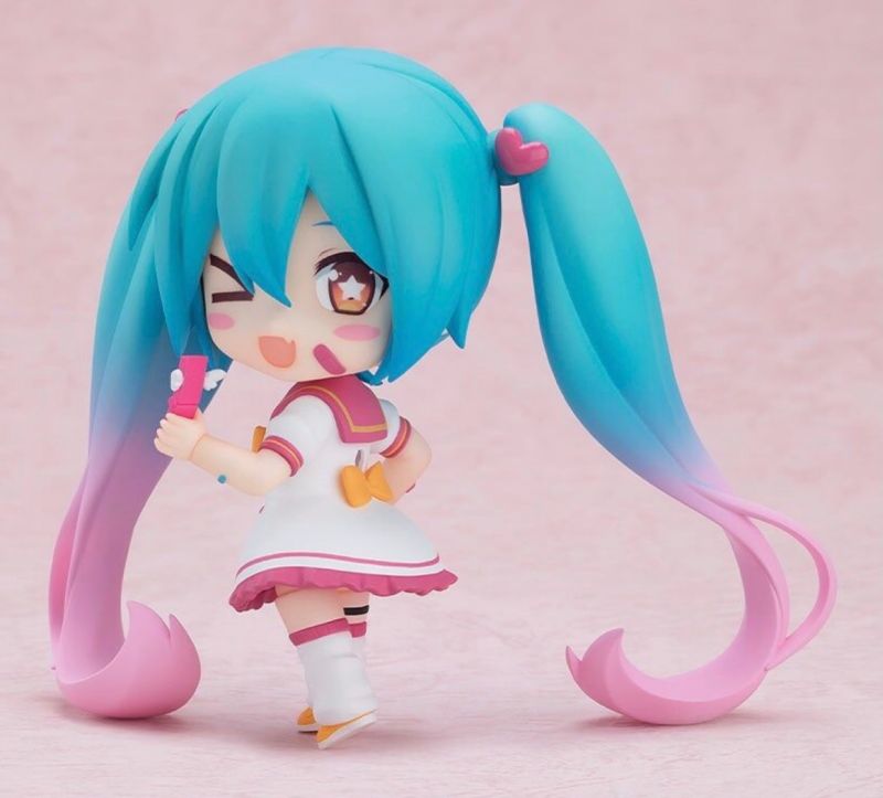 Good Smile Company Vocaloid Nendoroid Hatsune Miku M@GICAL☆CURE! LOVE ♥ SHOT! Ver. (#3090) - Image 4