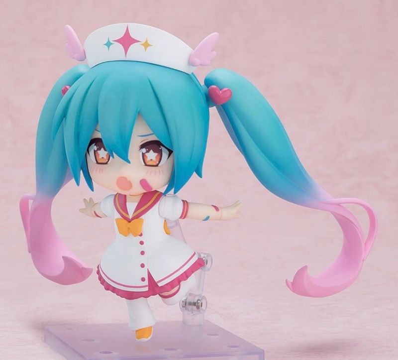 Good Smile Company Vocaloid Nendoroid Hatsune Miku M@GICAL☆CURE! LOVE ♥ SHOT! Ver. (#3090) - Image 5