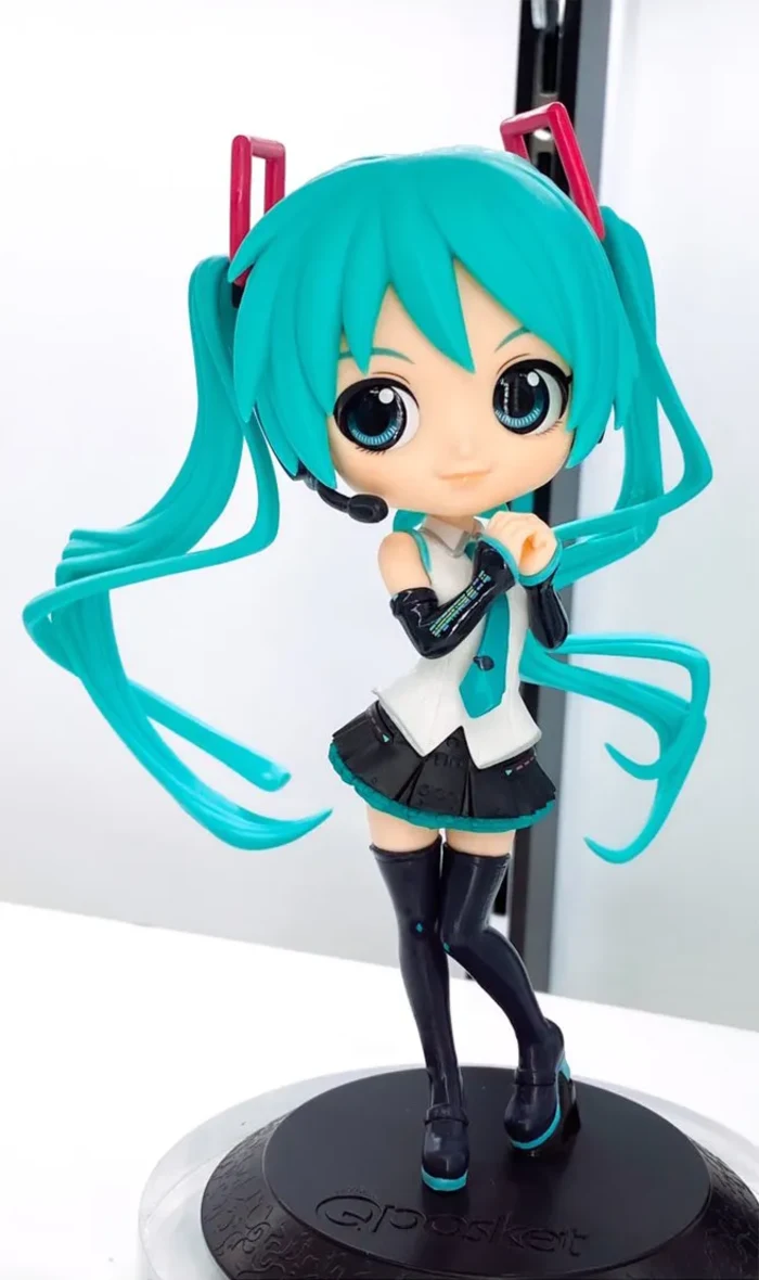 Hatsune Miku Q Posket V4X B Ver